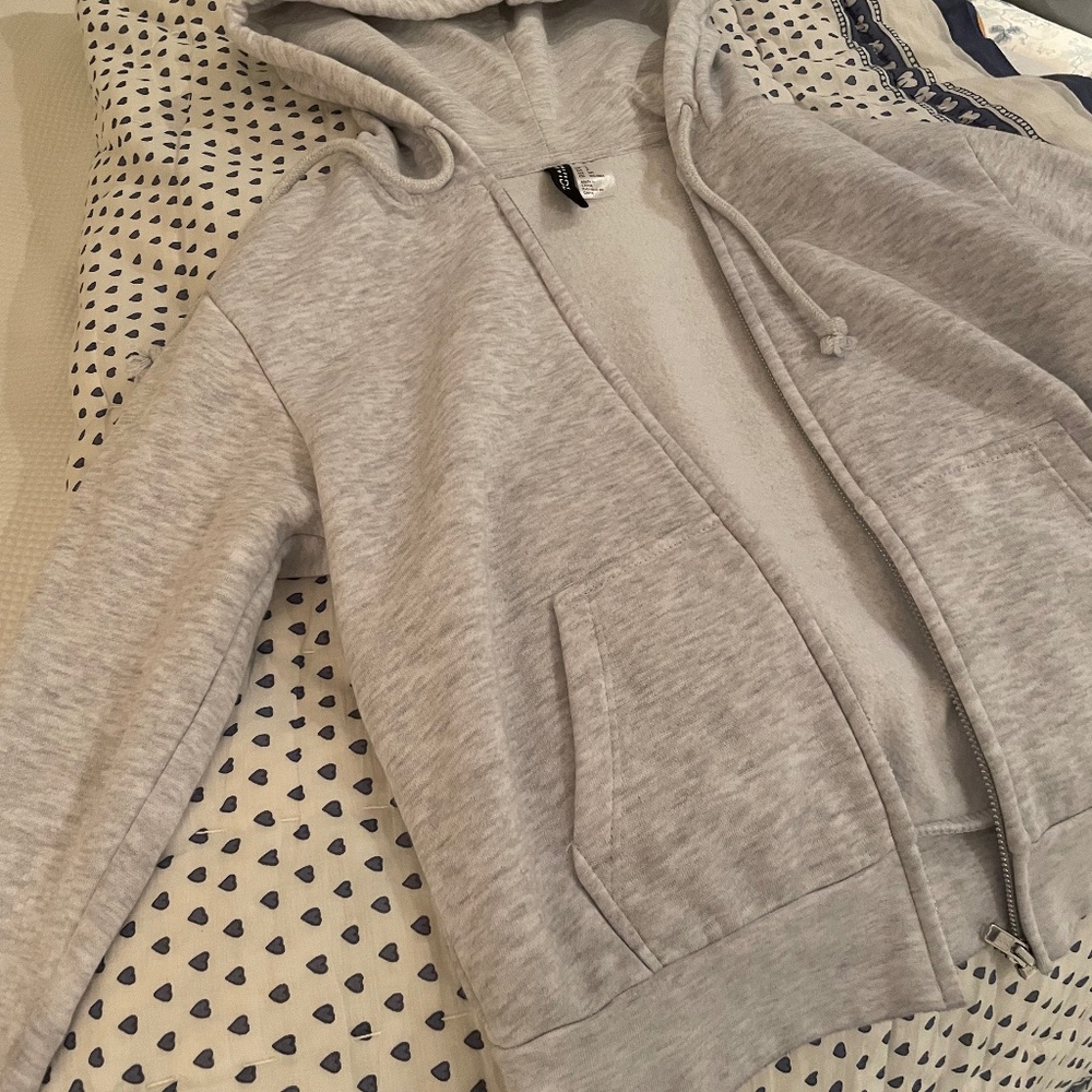 H and m soft gray cropped zip up sweatshirt
